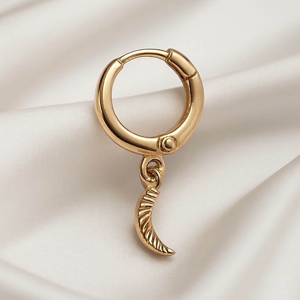 Elegant Gold Hoop Earrings w/ Feather Charm – Minimalist Boho Fashion Jewelry